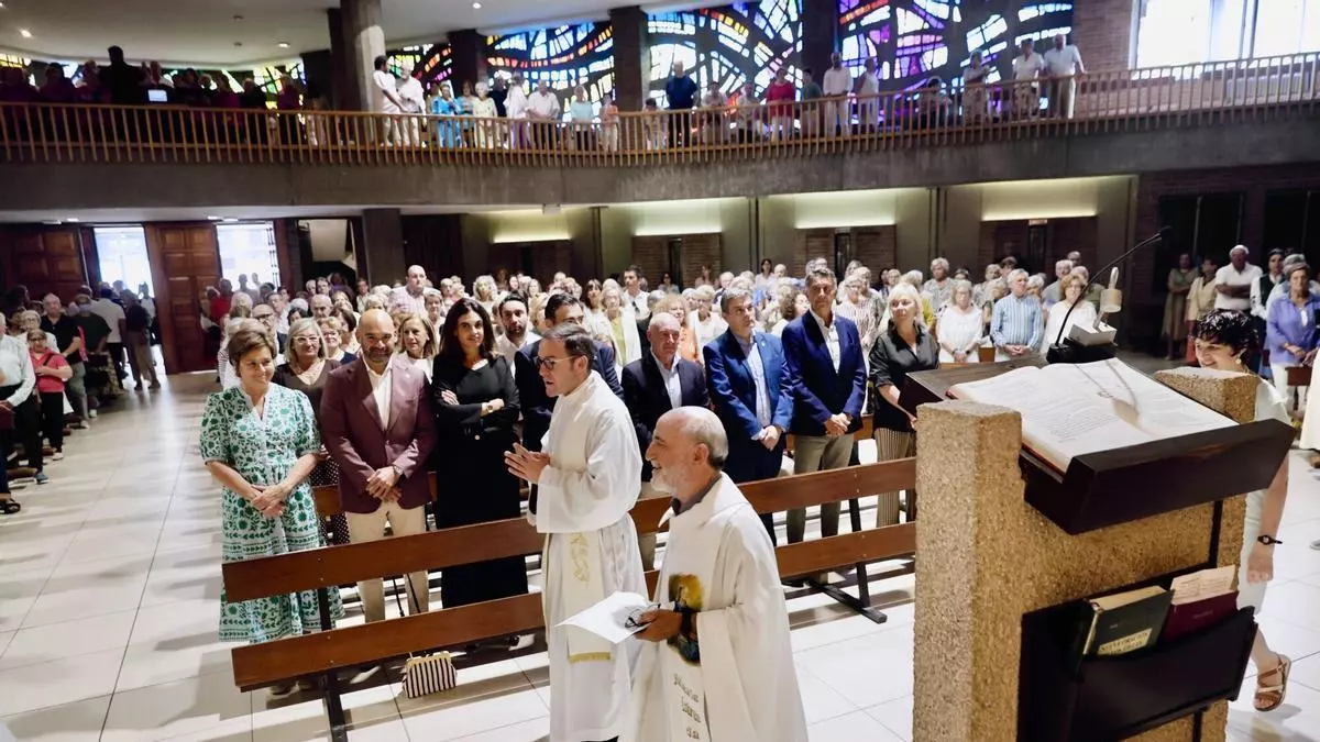 Los carmelitas celebran la misa de la Virgen de Begoña con el lema "Gijón tarea de todos"