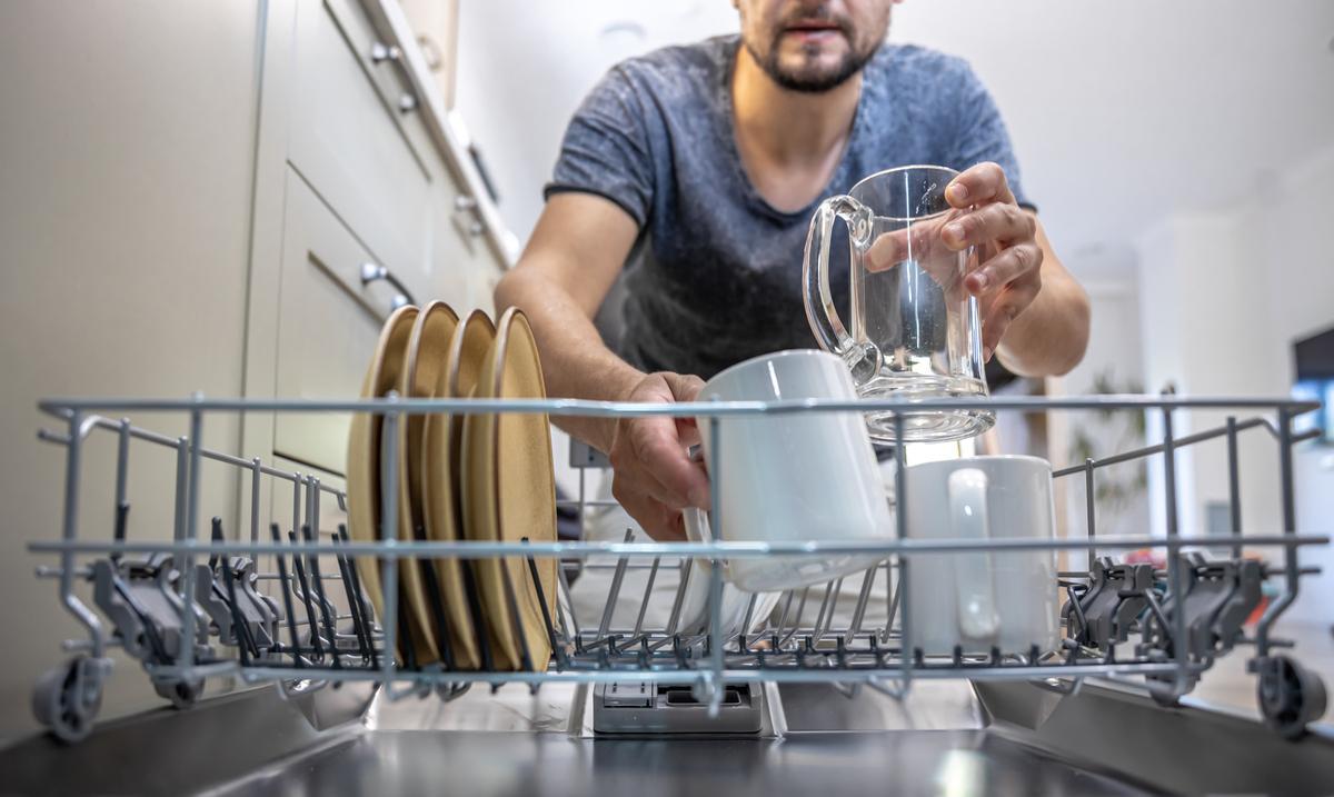 Cómo limpiar el lavavajillas para alargar su vida útil con estos diez