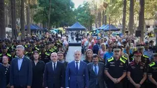 Collboni pide a los nuevos agentes de la Urbana combatir las armas blancas y la multirreincidencia