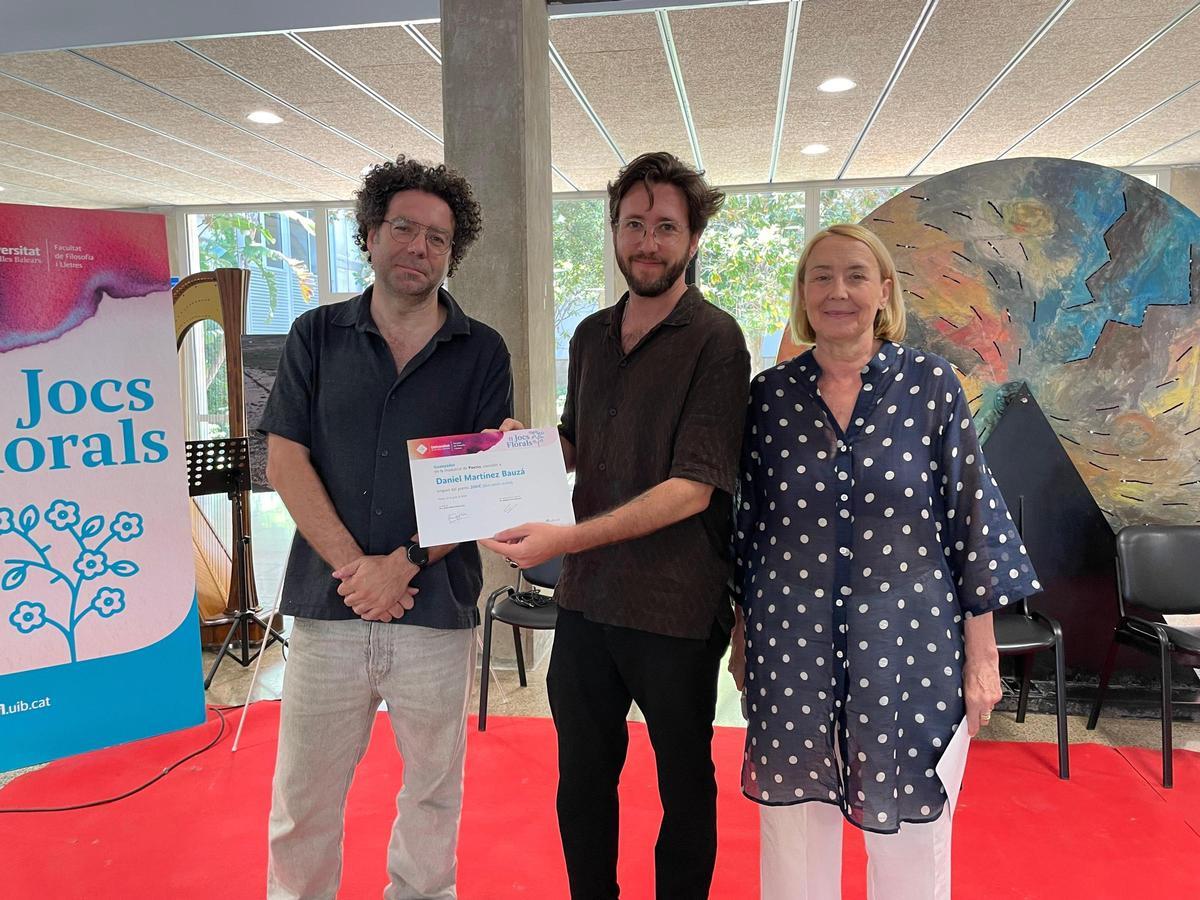 Imágenes del acto de entrega de premios de los II Jocs Florals de la Facultad de Filosofía y Letras