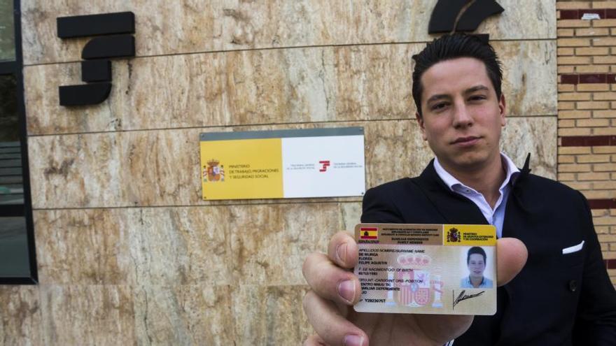 Este hombre consiguió la nacionalidad española tras 13 años.