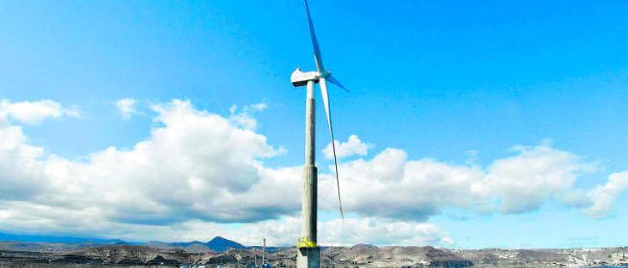 Plataforma eólica marina de Plocan, similar a las que proyecta Greenalia, en la costa de Telde.