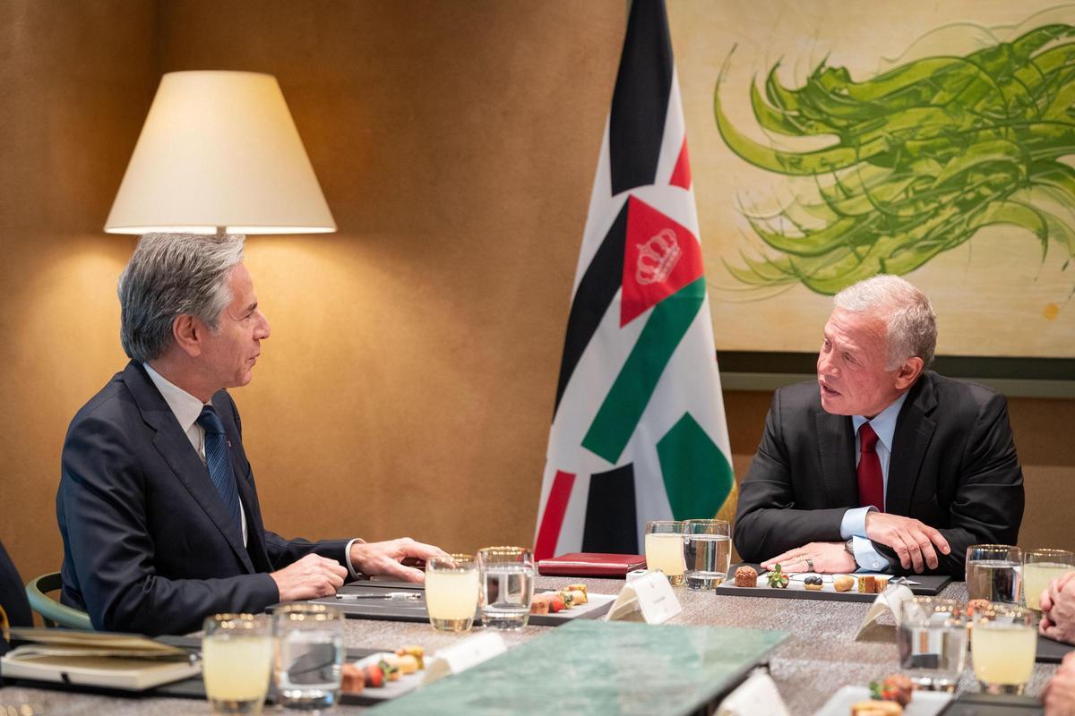 El secretario de Estado de EEUU, Antony Blinken, y el rey de Jordania, este jueves durante su encuentro en la ciudad de Aqaba.