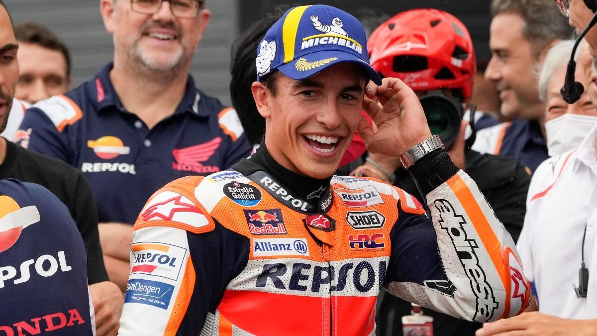 Márquez, sonriente tras conseguir la pole en Motegi