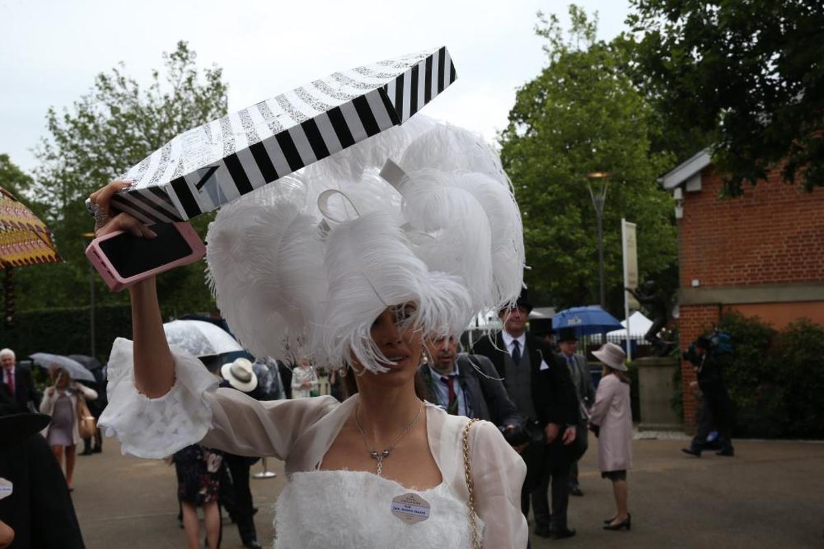18/06/2019. Ascot, United Kingdom: Racegoers on ...
