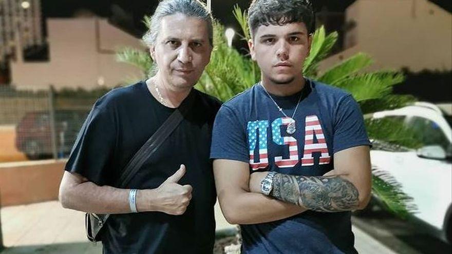 El exteclista de Camela, Miguel Ángel Cabrera, con su hijo Rafa, ahora fallecido, en una foto compartida por él en sus redes sociales