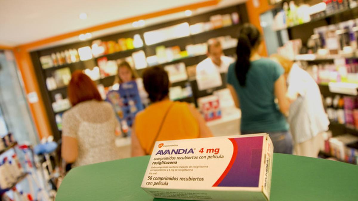 Caja del medicamento contra la diabetes Avandia, de GlaxoSmithKline, en una farmacia en Barcelona.
