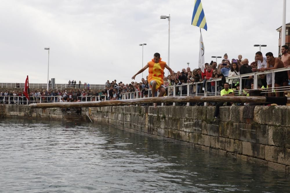 Cucaña en las fiestas de Cimadevilla