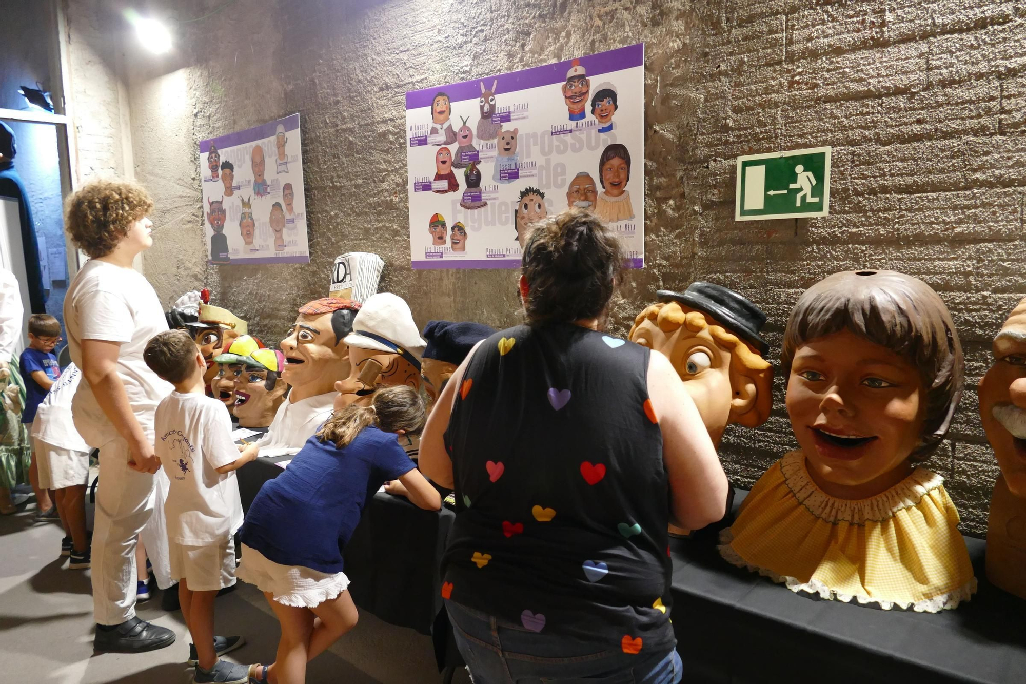 Els gegants de Figueres animen les Festes de Sant Pere amb el ball del seguici i una exposició