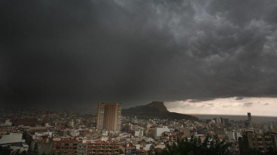 Panorámica de Alicante durante una gota fría