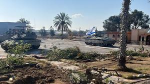 Este es el momento en el que los tanques israelís entran en la parte palestina del paso de Rafah