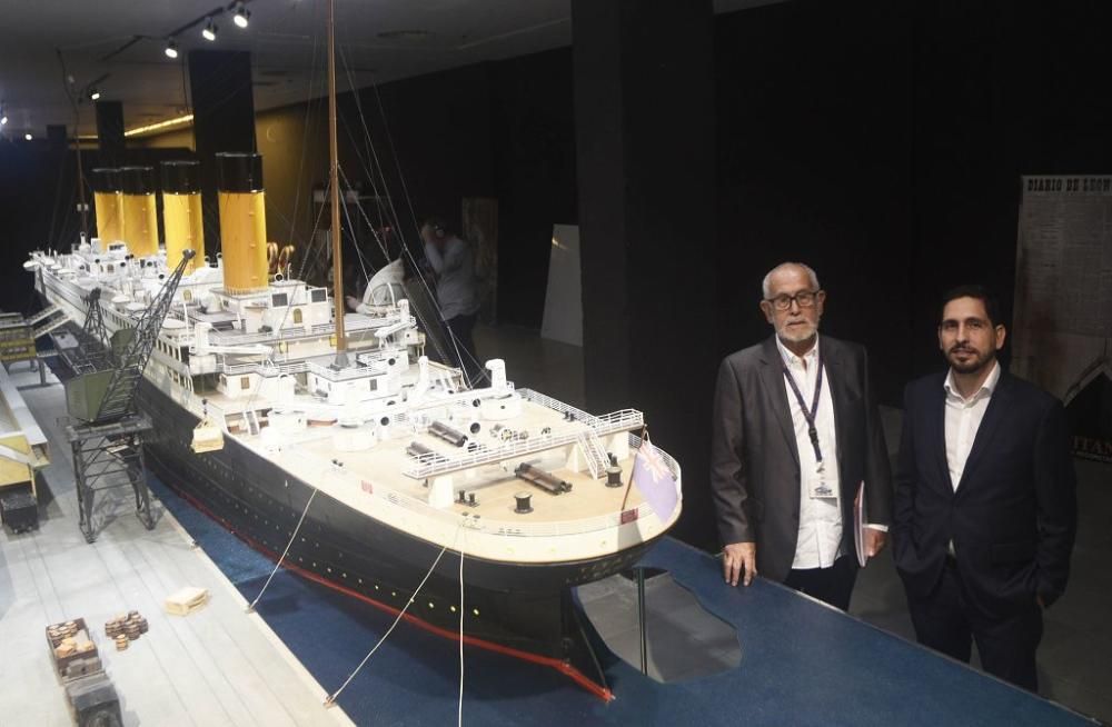 Montaje de la exposición sobre el Titanic en Murcia