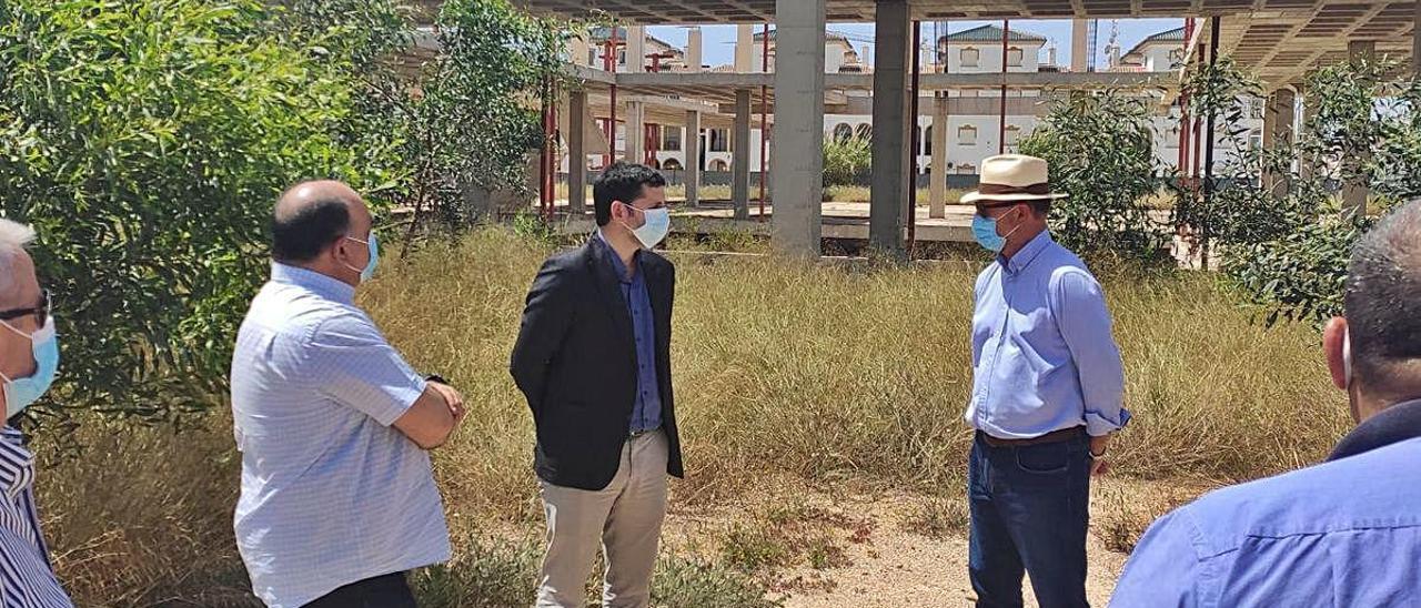 Visita a la parcela del Centro de Emergencias en la Costa.