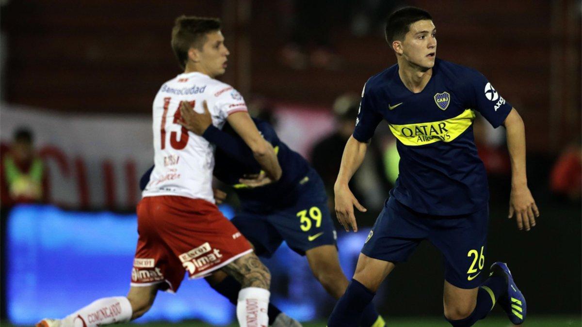 Leonardo Balerdi (derecha) con Tomás Duco durante el partido entre Huracán y Boca Juniors