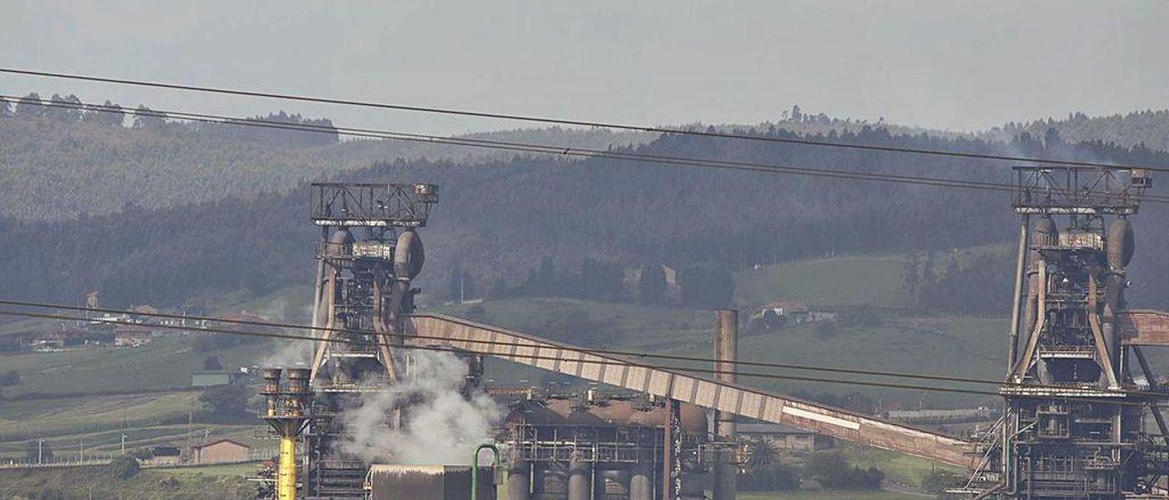 Los dos hornos altos de Arcelor en Veriña.