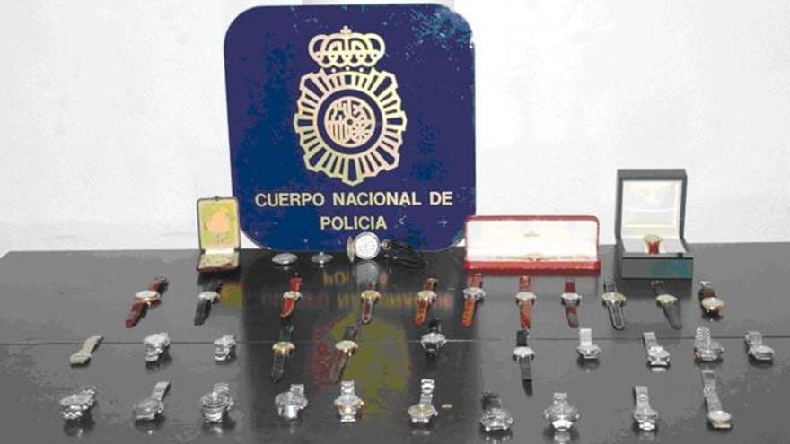 Los relojes intervenidos por la Policía Nacional.