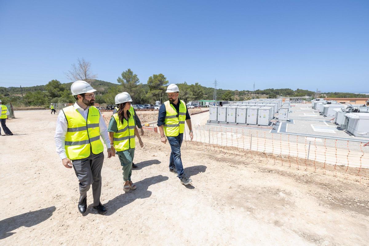 Todas las imágenes de la visita de Beatriz Corredor y Joan Groizard a la subestación eléctrica de Sant Antoni