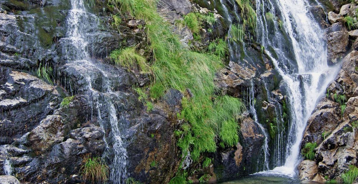 La cascada, discurriendo a su paso por A Coruña.