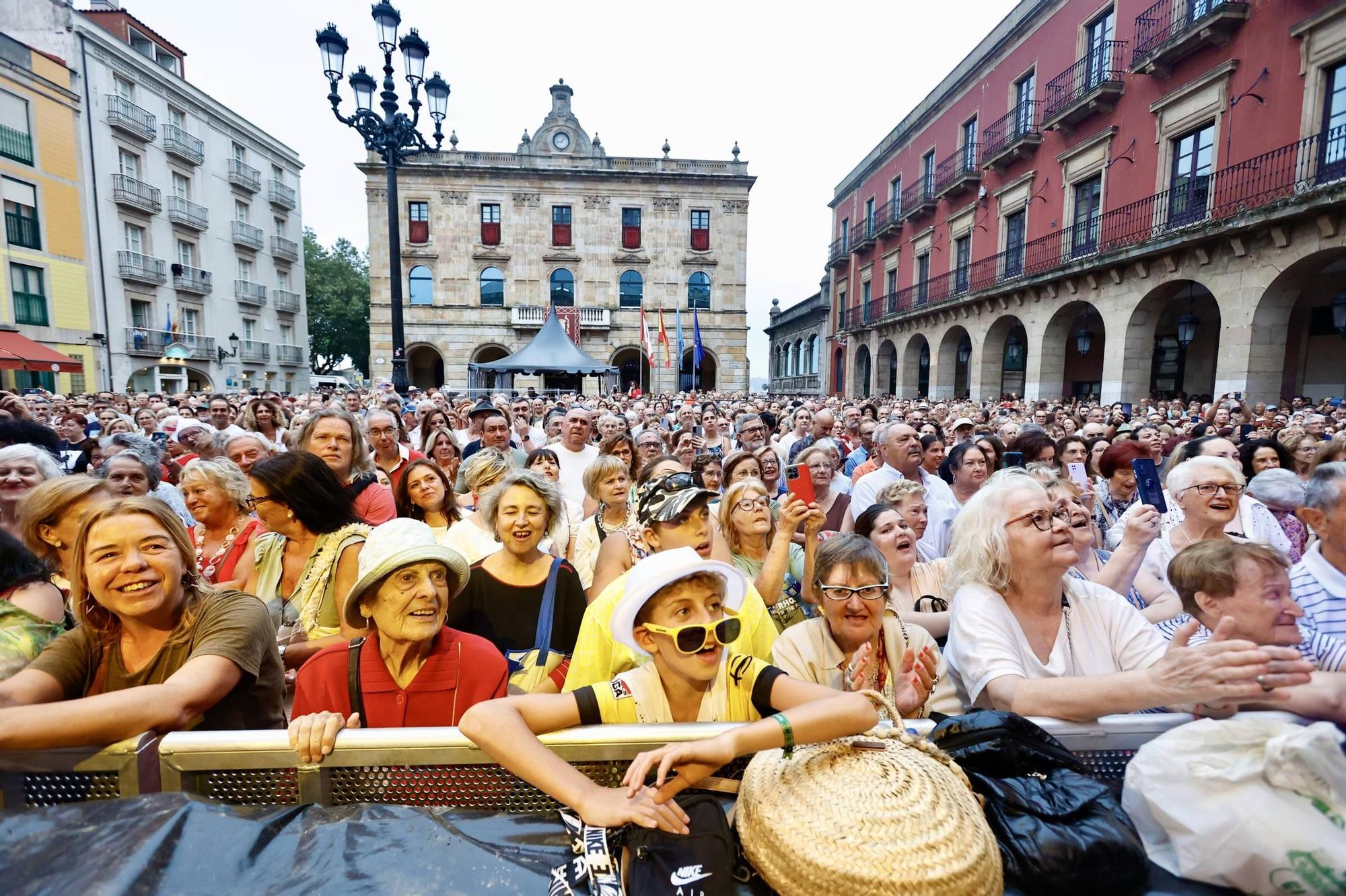 Así fue la actuación de Falete en Gijón, en imágenes