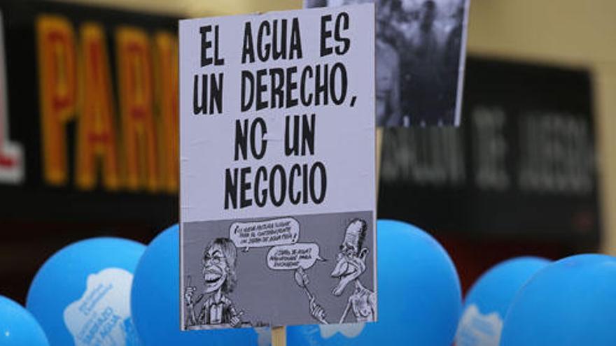 Las protestas ciudadanas por las nuevas tarifas del agua se han sucedido durante los últimos meses.