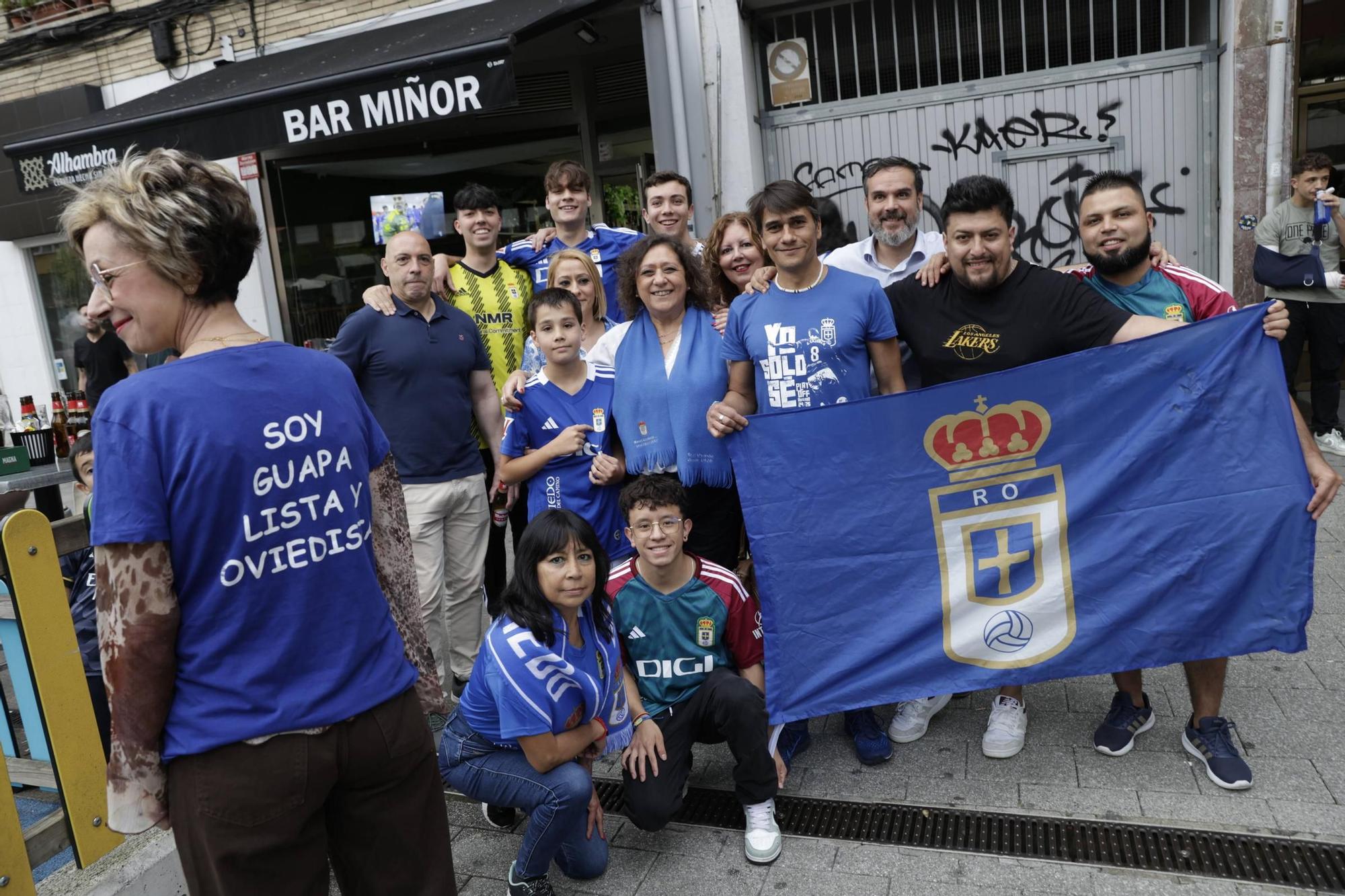 Así celebró la afición azul en Pedro Miñor la victoria del Oviedo en Almería
