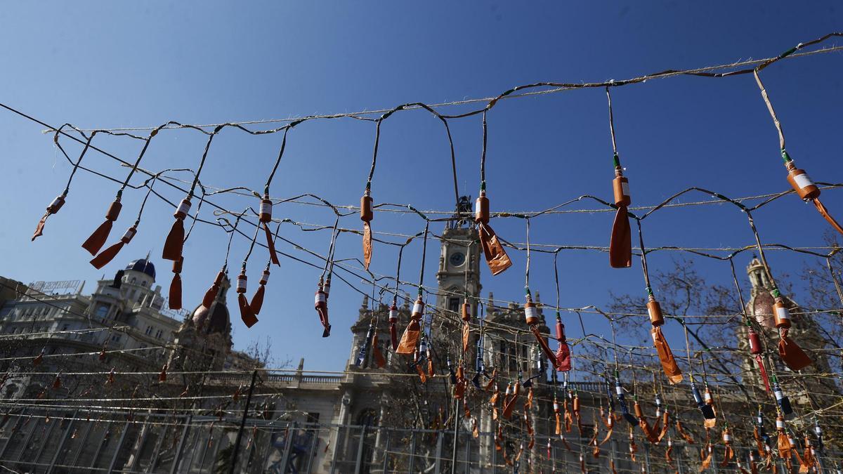 Mascletà del 2 de marzo, lista para ser disparada.