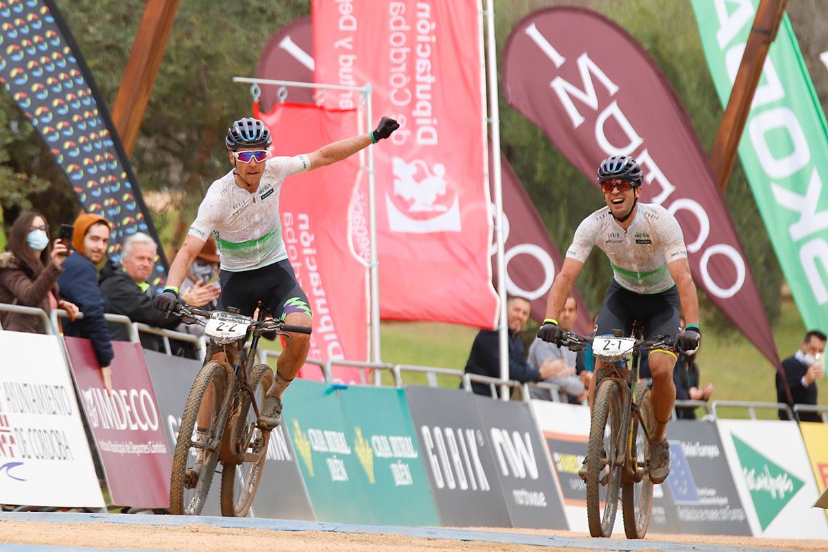 Las imágenes de la espectacular etapa de la Andalucía Bike Race