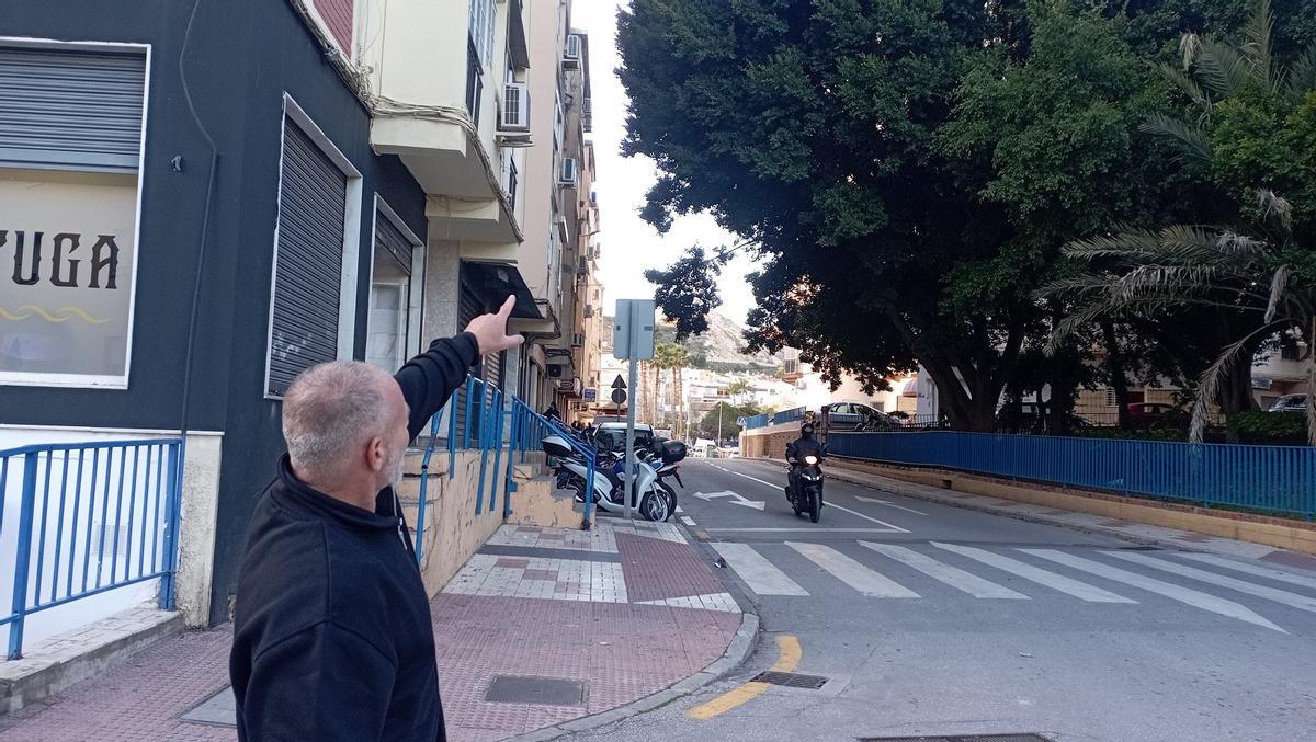 El presidente vecinal denuncia que se hace caso omiso a las pautas municipales y no se poda en Carlinda..