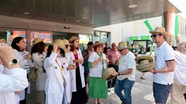Los médicos de Alicante recorren hospitales y centros de salud en busca del apoyo ciudadano