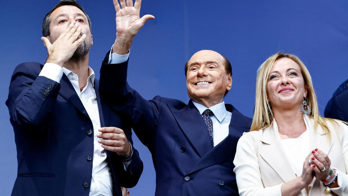 Matteo Salvini, Silvio Berlusconi y Giorgia Meloni en el mitin de cierre de campaña, el pasado 25 de septiembre en Roma.