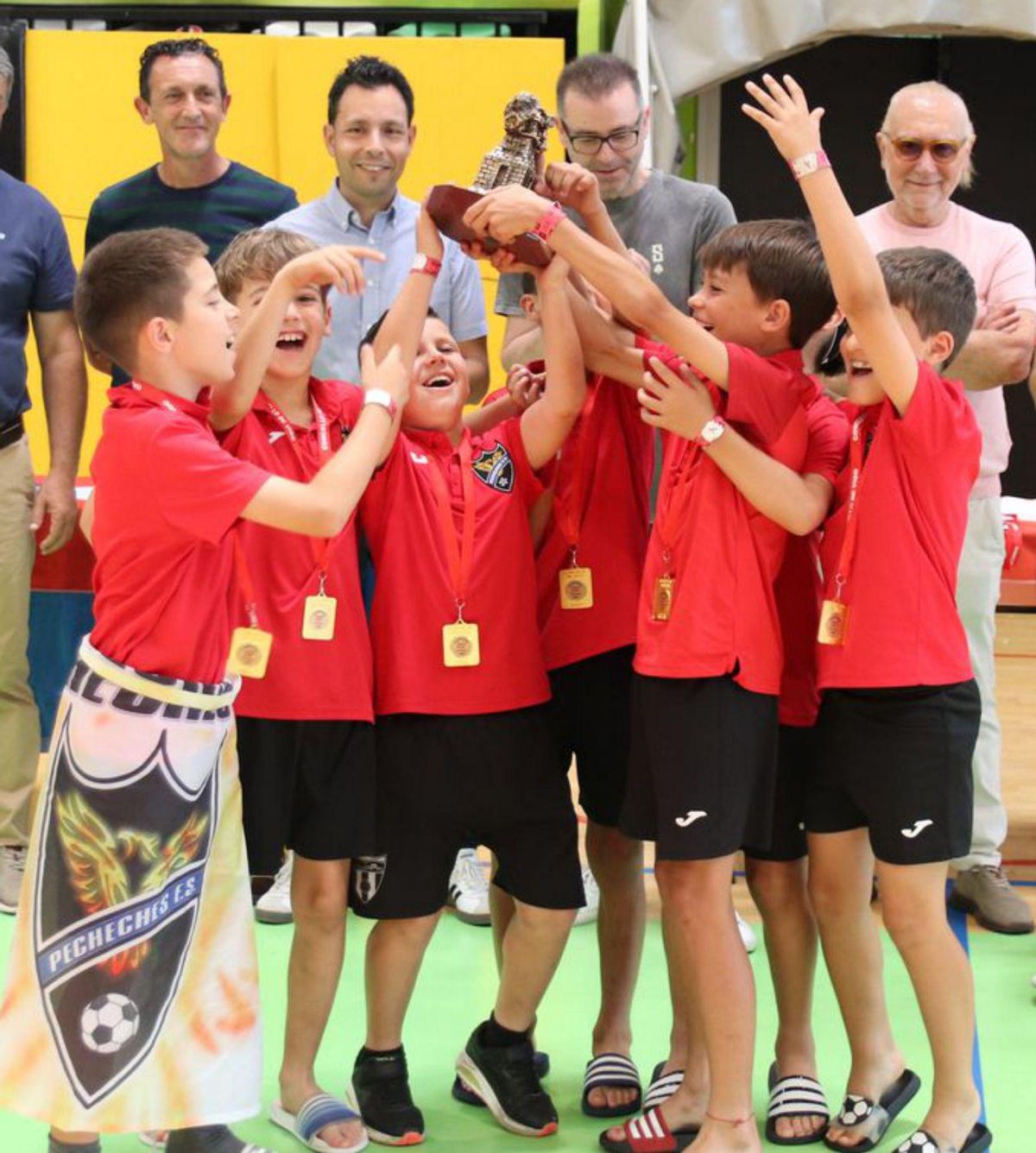 El Pecheches sub-10 celebra. | FDV