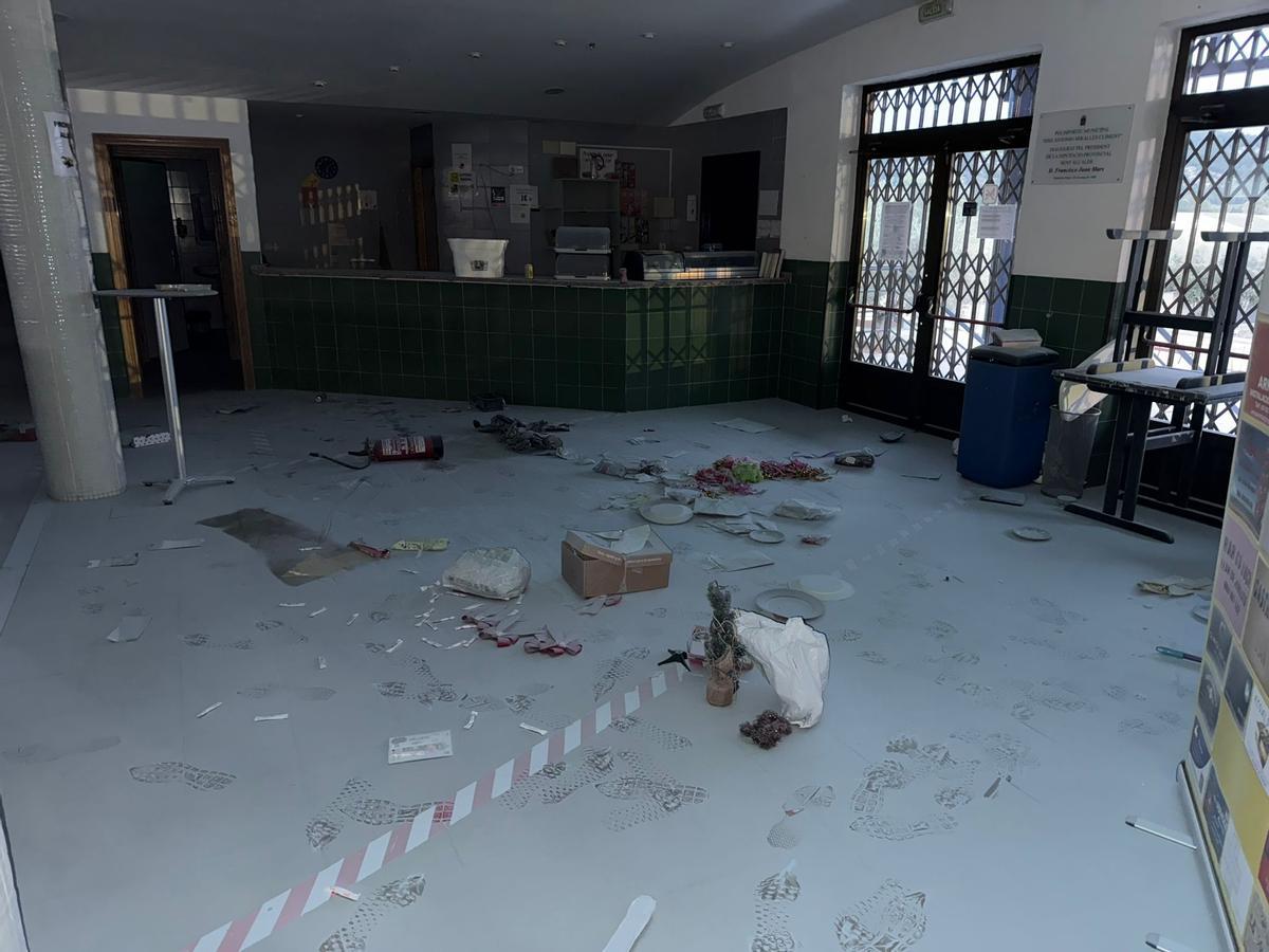 El pabellón polideportivo de Alcalà sufrió numerosos daños.