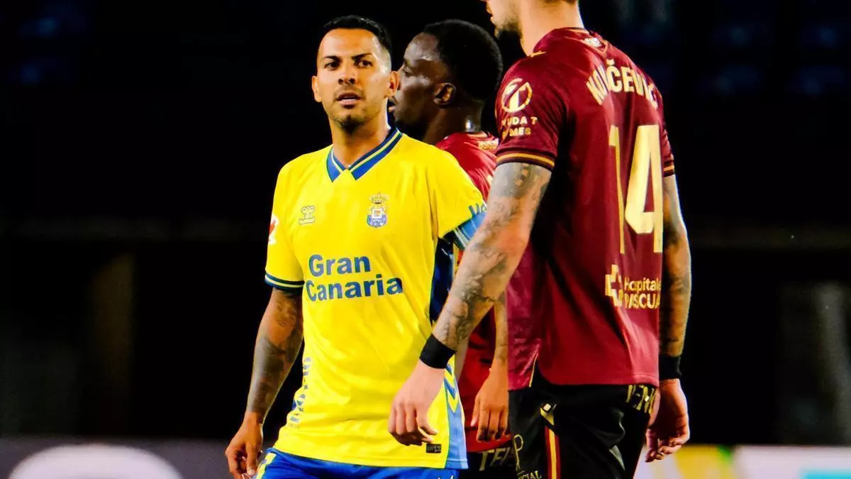 Luis García ya no tiene secretos: Viera, Jesé y Cristian en el once de la UD Las Palmas