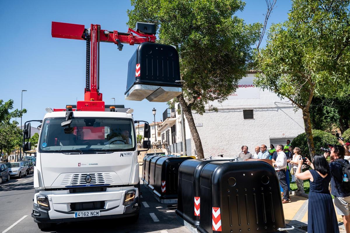 Galería | Cáceres mejora la limpieza con la implantación del nuevo sistema de recogida