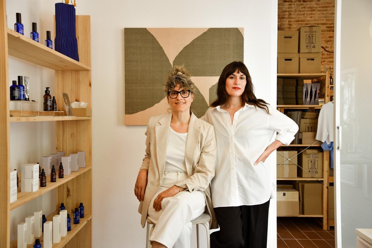Elisenda Monté Perlas e Iris París, cofundadoras de Mamita Botanical Skincare.