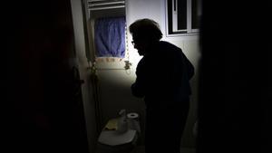 Quatre mesos d’apagades freqüents atipen la Prosperitat: «Mai havia trobat tant a faltar la llum»