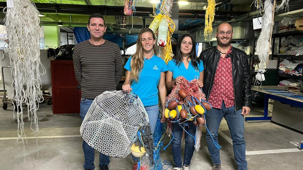 El equipo encargado de la investigación sobre los plásticos en las aguas baleares.