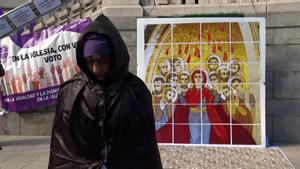 Feministas católicas reclaman voz y voto en la Iglesia y denuncian los abusos