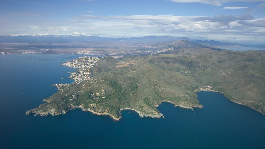 Roses col·locarà baranes a tot el camí de ronda