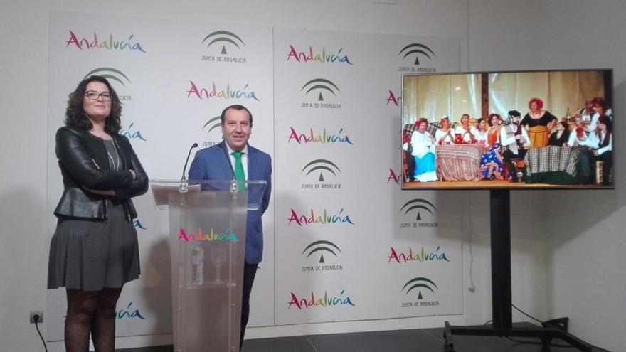 José Luis Ruiz Espejo, delegado andaluz, junto a Soraya García, alcaldesa de Benaoján en la presentación de la Feria de la Chacina.