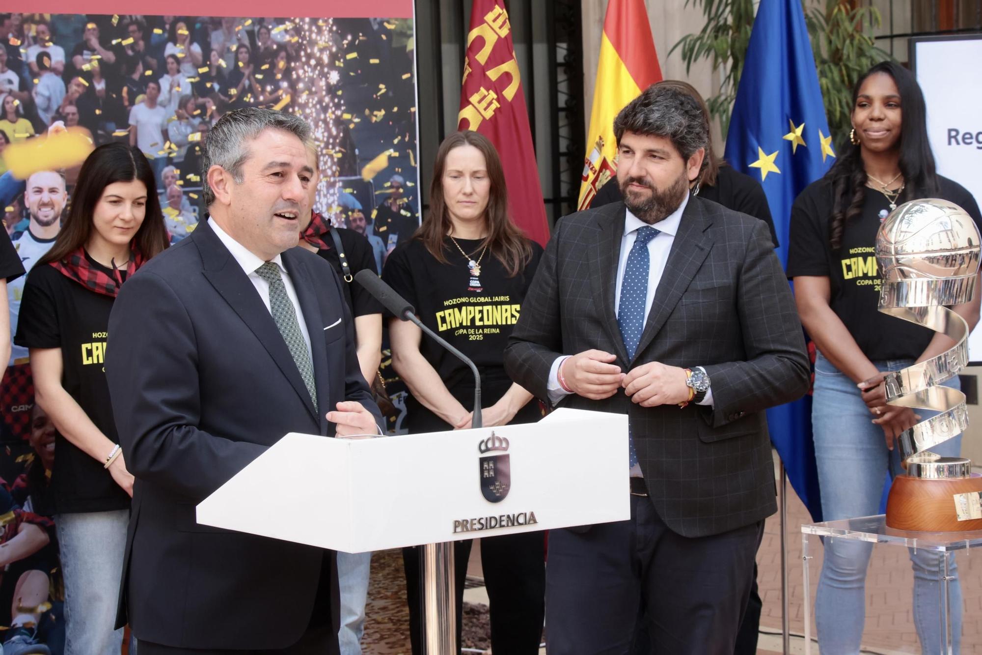 Las imágenes del recibimiento de honor a las jugadoras del Hozono Global Jairis