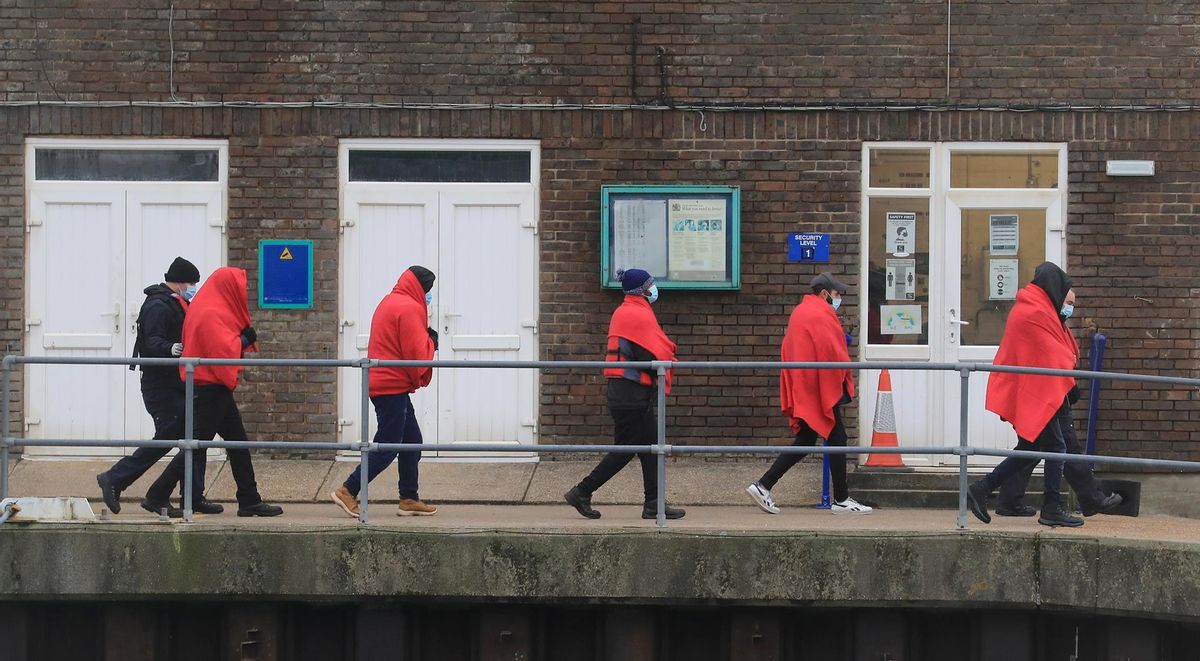 Detinguts 36 immigrants que creuaven el Canal de la Mànega Detinguts 36 immigrants que creuaven el Canal de la Mànega