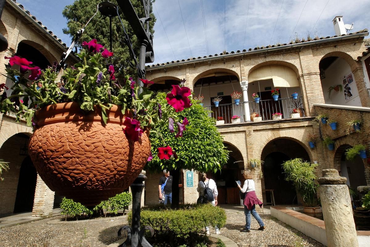 Apurando la fiesta de los patios por la Judería