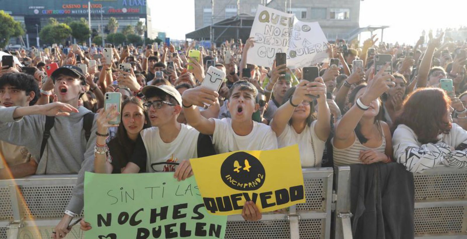 Público presente en el concierto de Quevedo.