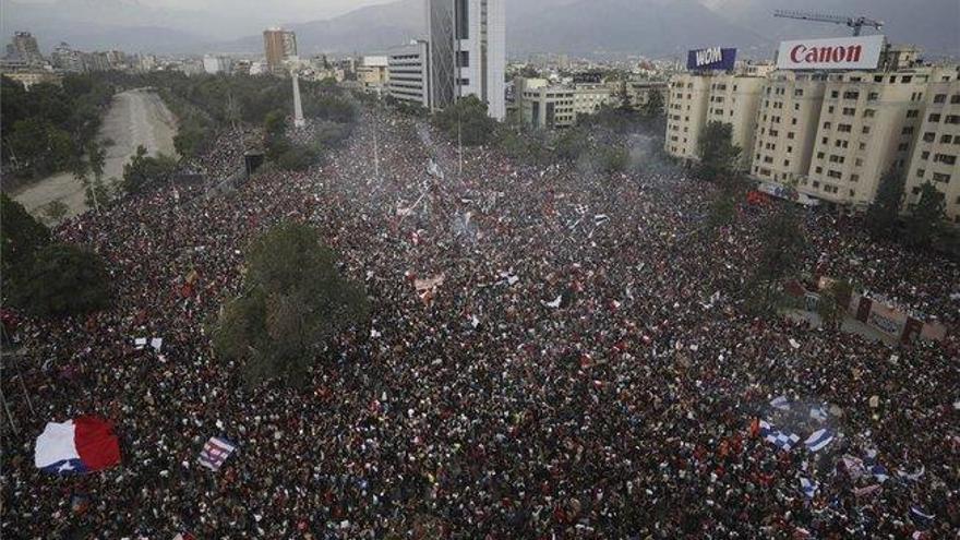 Chile vive la marcha más imponente de su era democrática