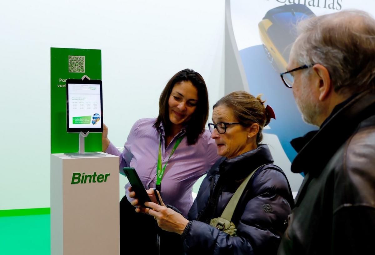 Éxito de visitantes y reuniones en Fitur para conocer el servicio diferencial de Binter y sus nuevos vuelos con Madrid.