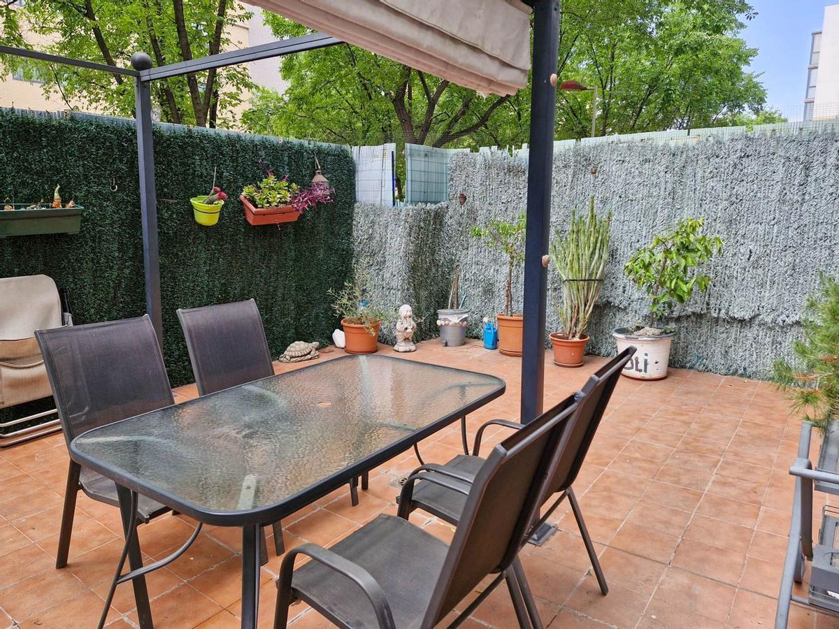 Terraza de la vivienda a la venta en Valdespartera