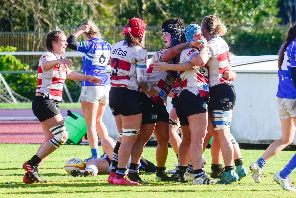 Las jugadoras del CRAT celebran un ensayo esta temporada.