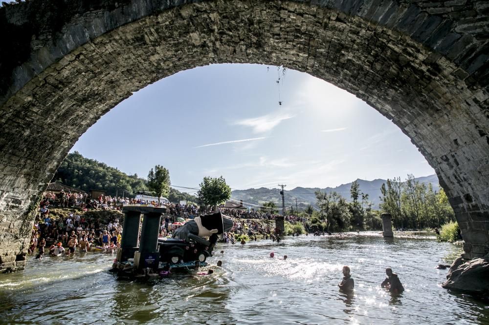 Descenso Folklórico del Nalón 2019: 40 carrozas y más de 4.000 personas