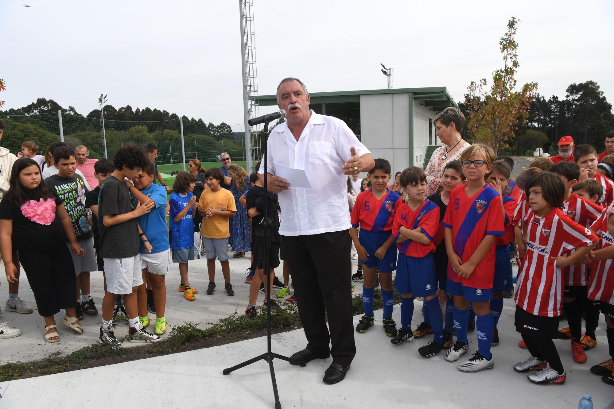 Inauguración del campo de fútbol del Marino de Mera en Oleiros